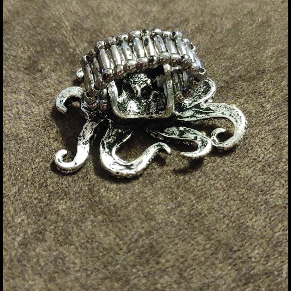 "Ursula" Jewelry 🐙 - Picture 7 of 8
